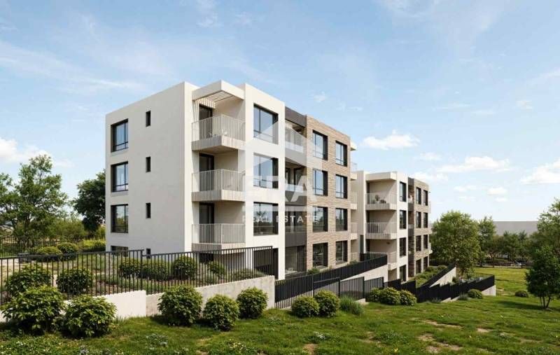 Тристаен, ексклузивен, югозападен апартамент за продажба, с морска пан