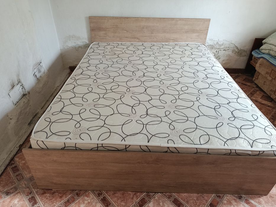 Продам двуспальную кровать