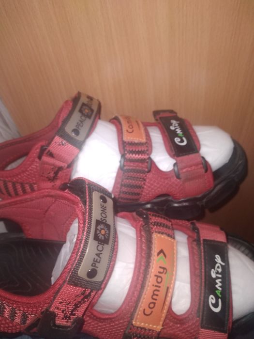 Продам летние сандалии красные