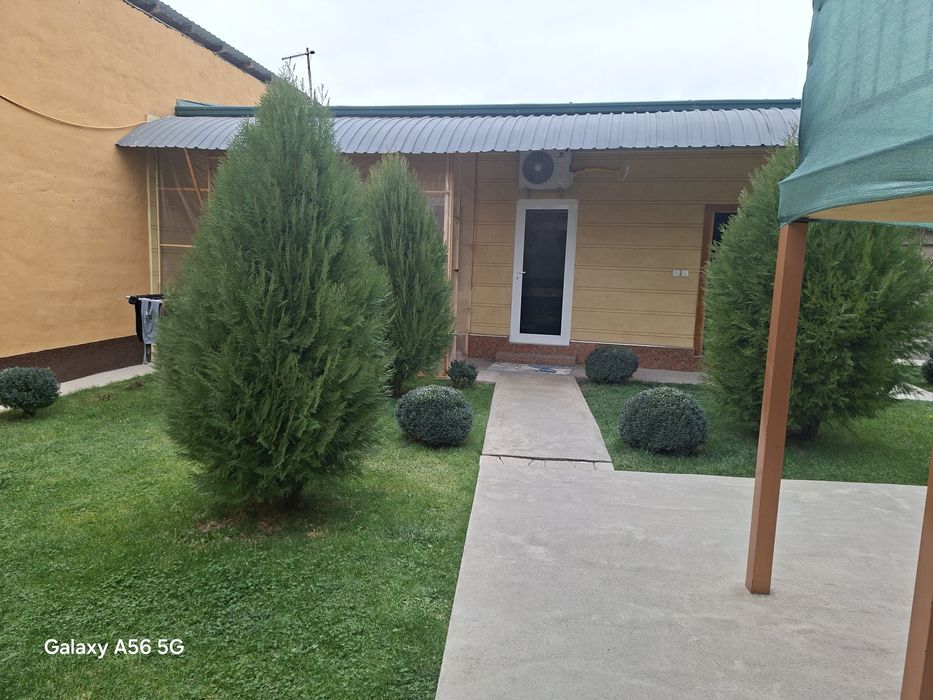 Ховлининг бир кисми 2 соток ер 2 та хонаси сотилади.Кибрай,Бураота