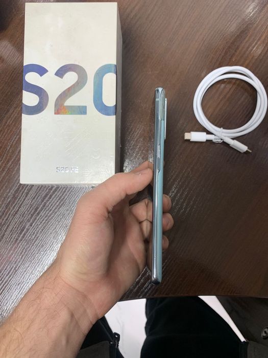 Самсунг с20 фе в отличном состоянии