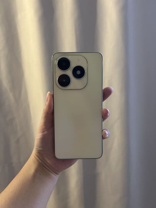 Продам телефон Techno Spark 20