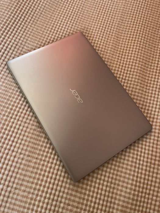 Acer Swift 3 цвет Sparkly Silver.