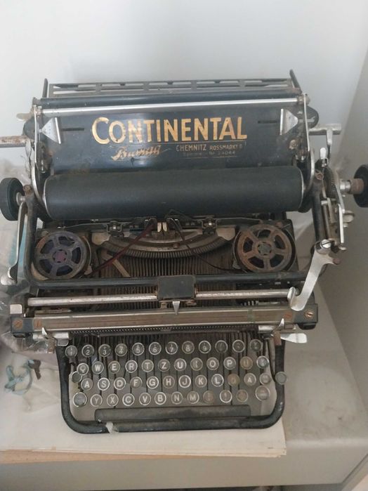 Mașină de scris veche
