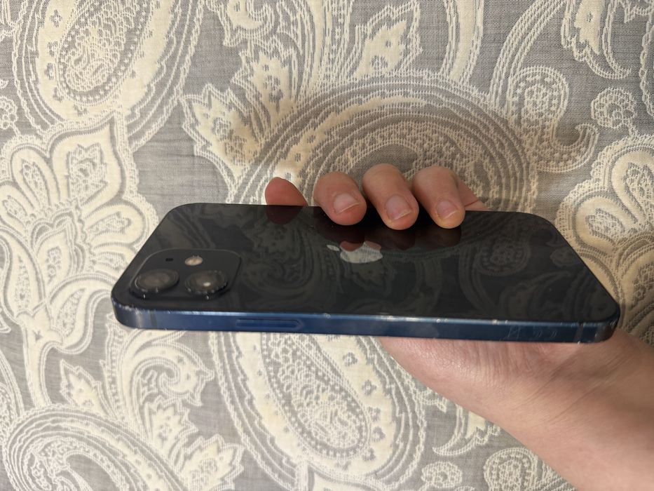 Продам Айфон 12 128 ГБ