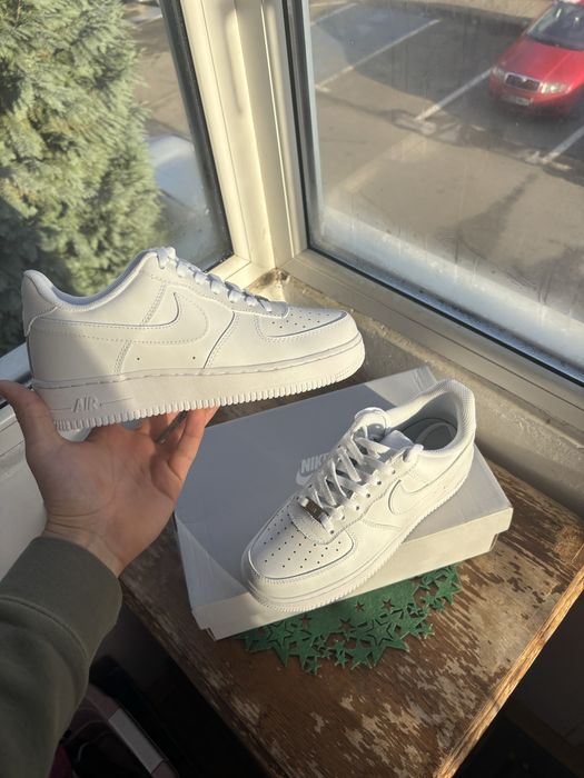 Nike Air Force 1 Triple White