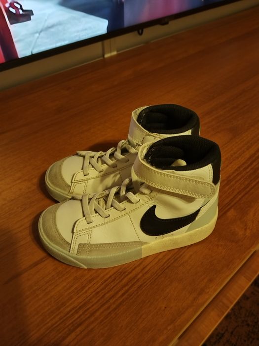 Nike mid-high Blazer Mid '77 de piele, mărimea 28,5
