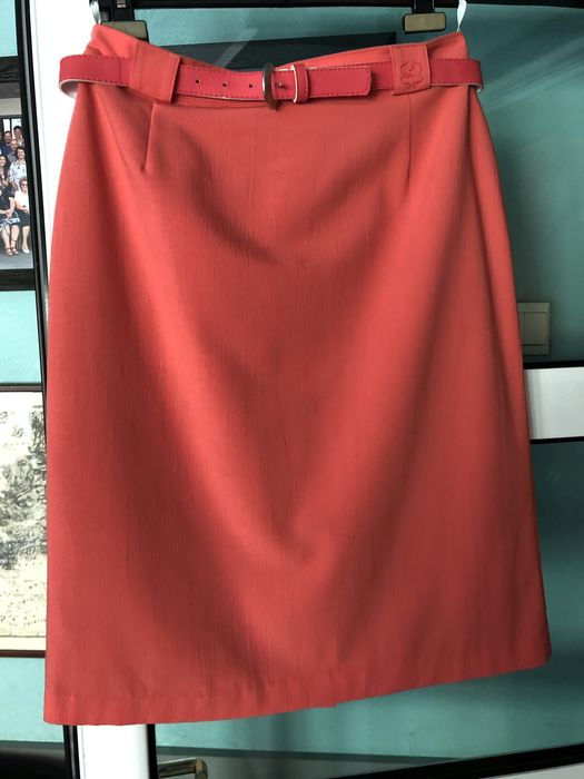 Fusta fuxia cu curea