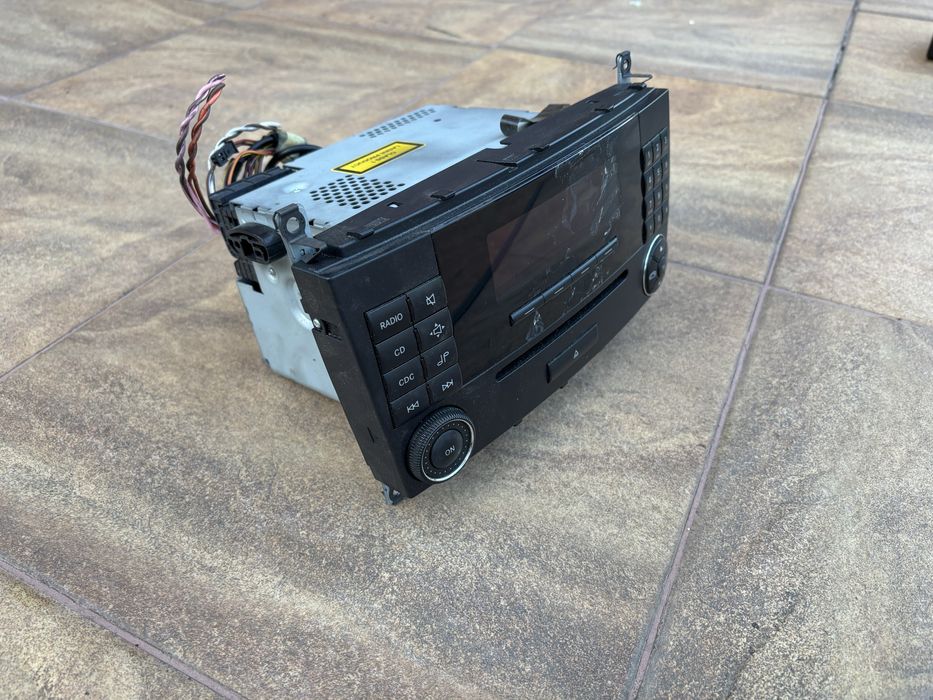 URGENT Radio/Casetofon Mercedes C class W203 2005