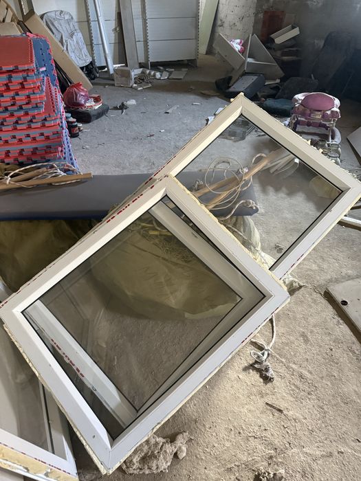 Пластик және ағаш есік. Терезе пластик