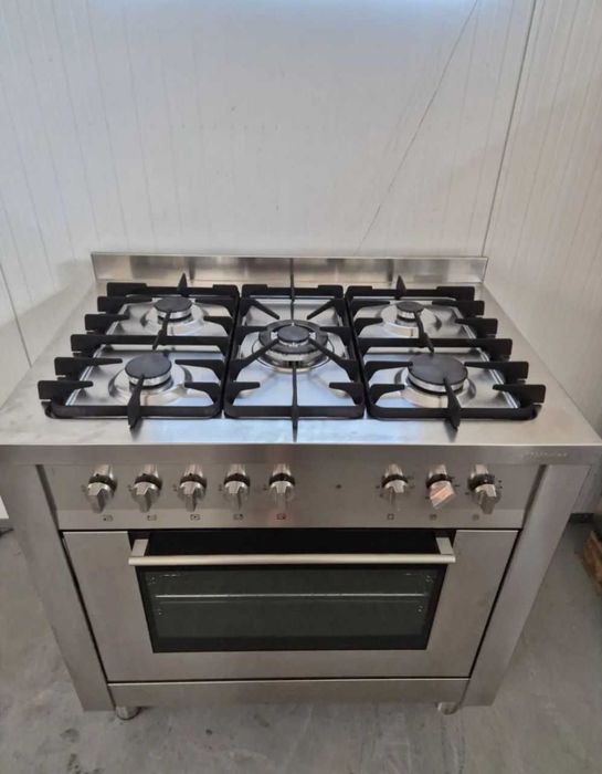 Продам газовую плиту.