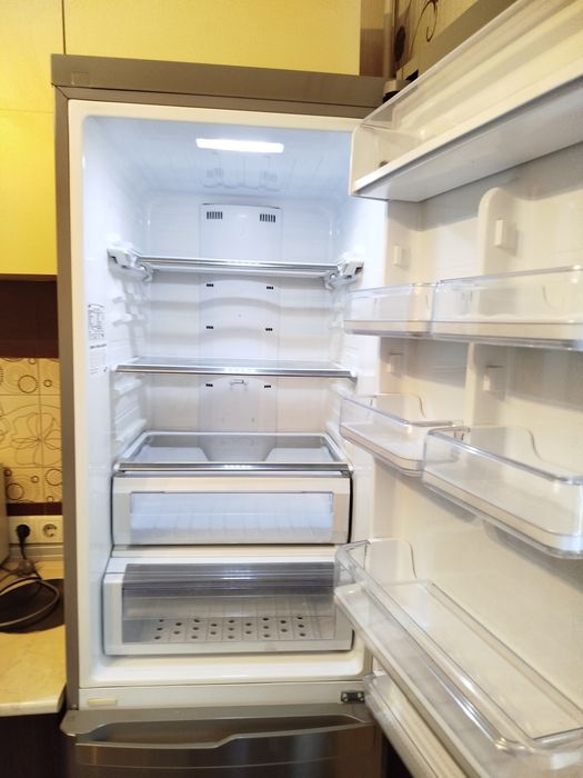 Продам холодильник Samsung.