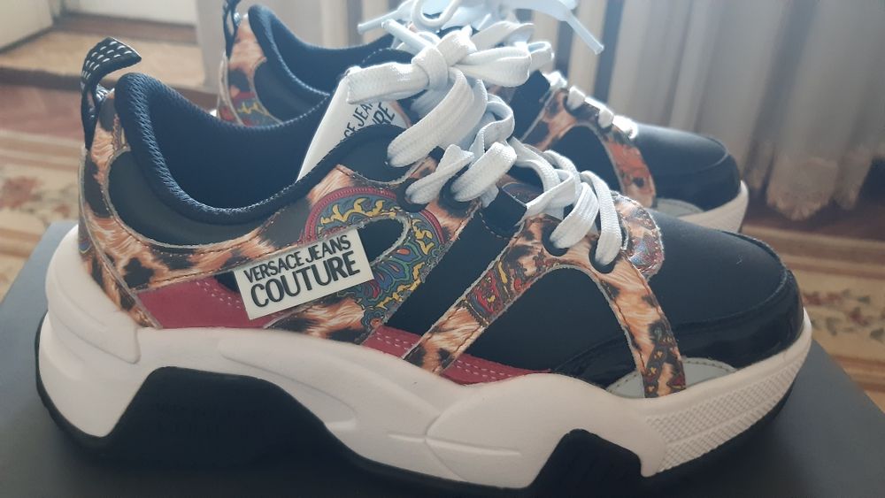 Продам кроссовки