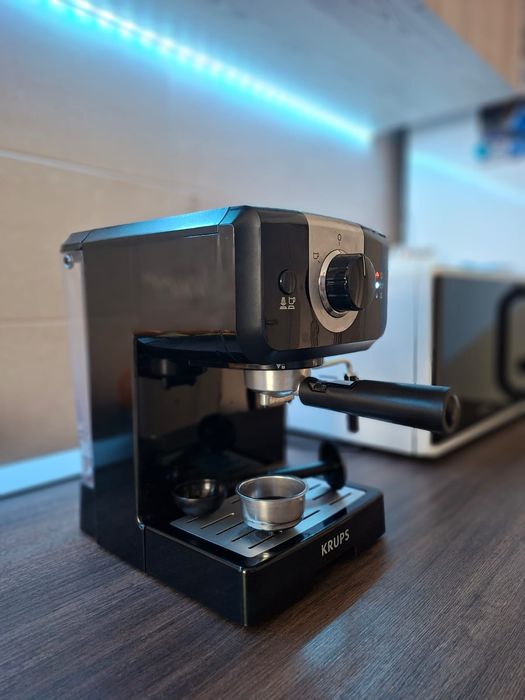 Espressor manual Krups, 1050 W, 15 bar, 1.5 L, Dispozitiv spumare