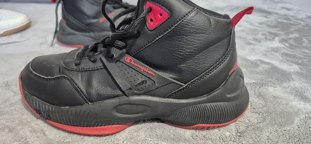 adidasi champion negrii