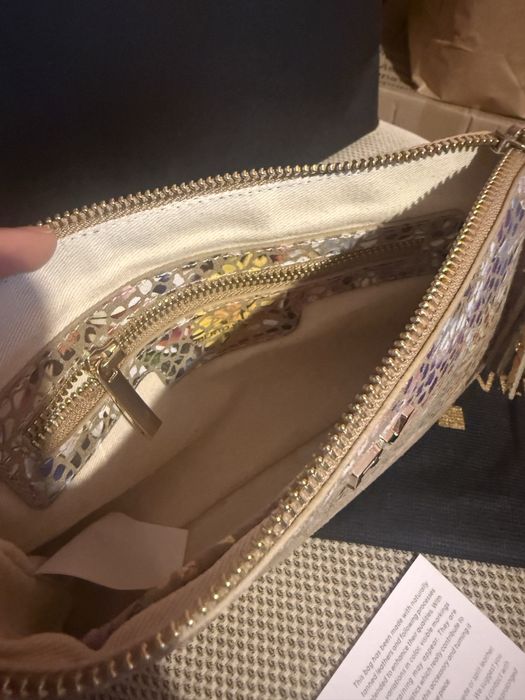 Дамска чанта с дръжка на италианската марка Roberto Verino