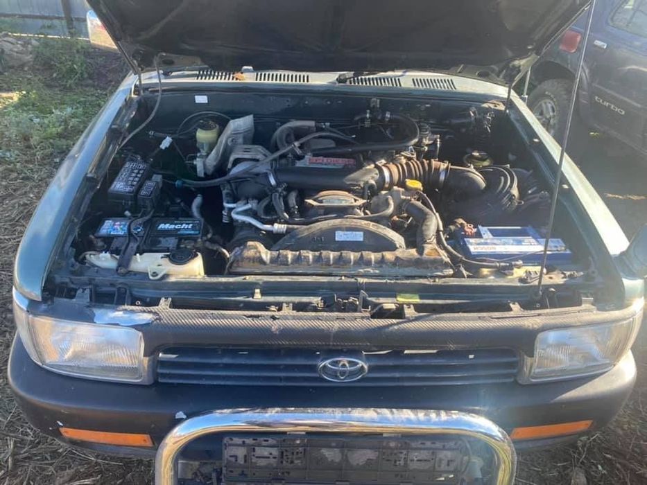 dezmembram toyota 4 runner sau hilux motor 2.4 turbo diesel an 1992