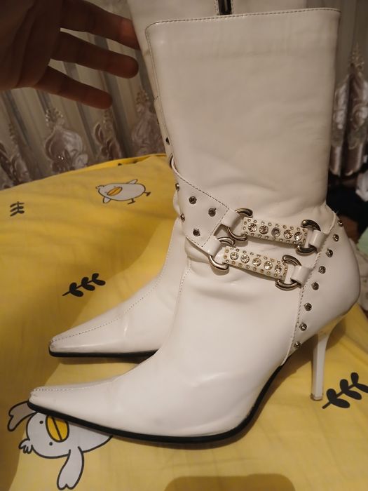 Продам белые полусапожки