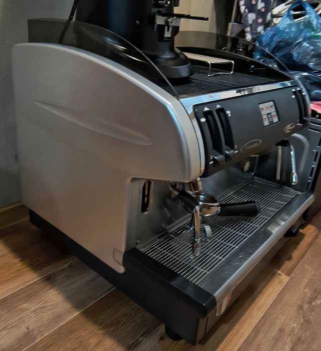 Профессиональная Кофемашина Faema