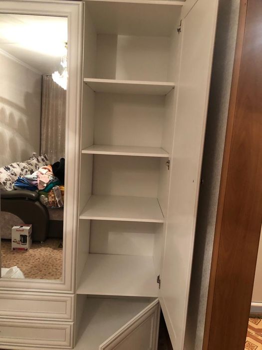 Шкаф плательный белый