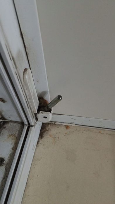 Замена резинка  и ремонт акно дверей и откос подоконник