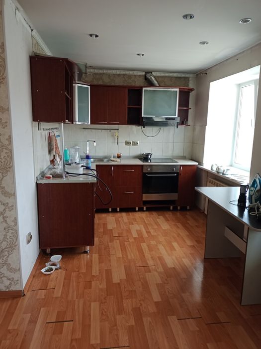 Продается кухонный гарнитур бордовый