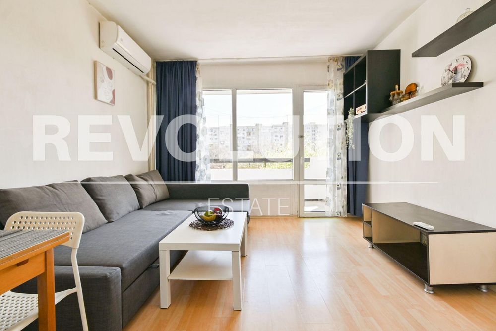 Двустаен апартамент в ж.к. Люлин 9