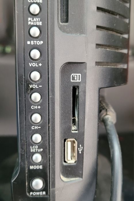 Малък телевизор със  СД.