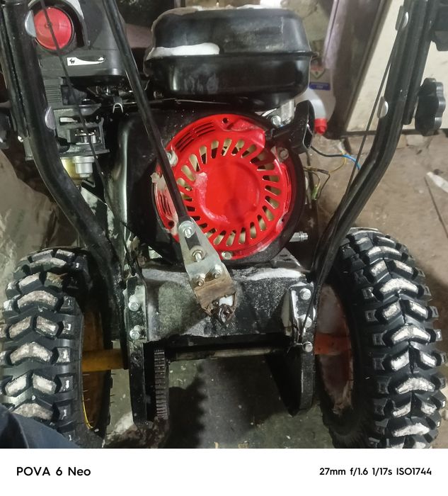 Продам снегоуборщик