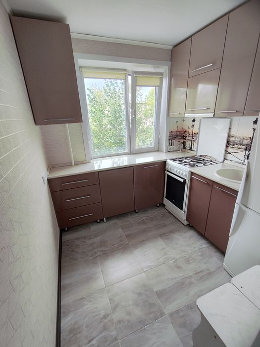 Продается 2-комн (6-10, 3 эт)