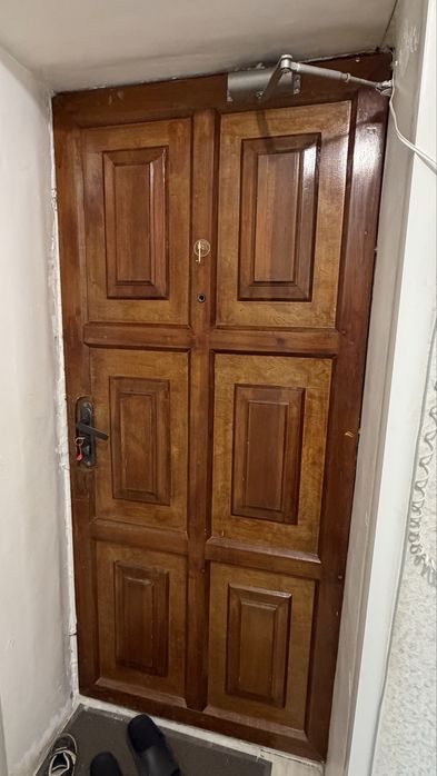 Продам деревенный входной дверь