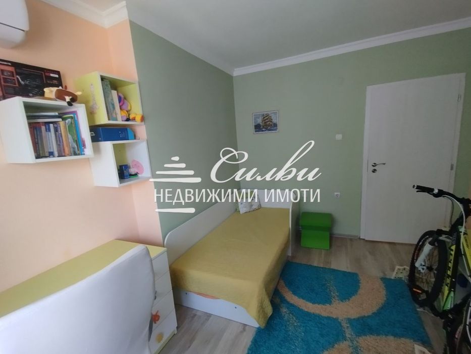 Обзаведен етаж къща -кв. Център