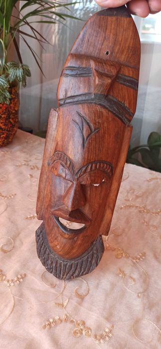 Ръчно резбовани дървени слонове Кения 3 бр-80 лв, дървена маска-45 лв.