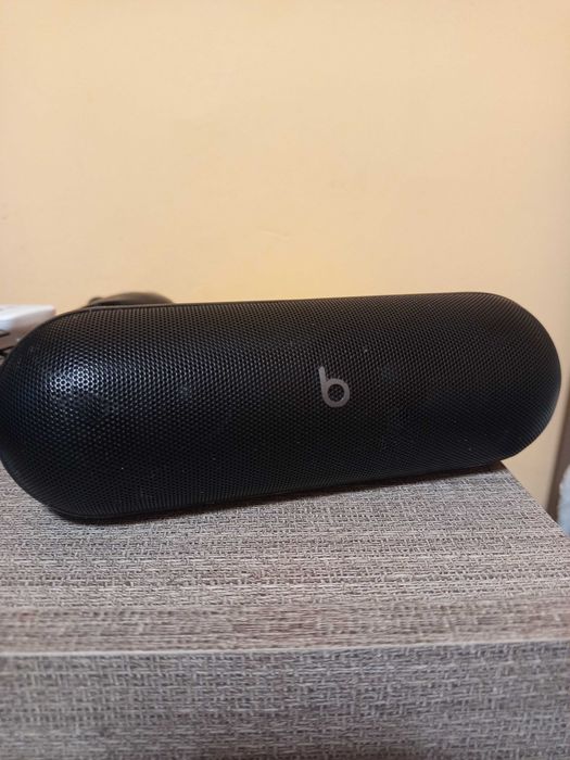 Apple Beats Pill + /BeatsByDr.Dre/