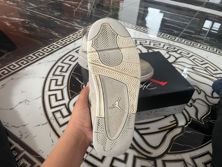 Vând adidasi jordan 4