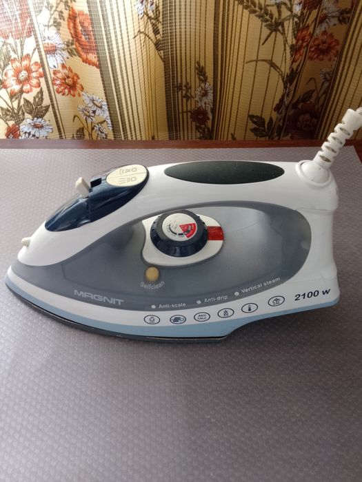 Продам утюг Магнит