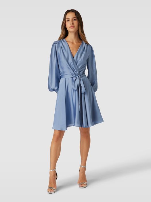 Сатенена рокля Swing