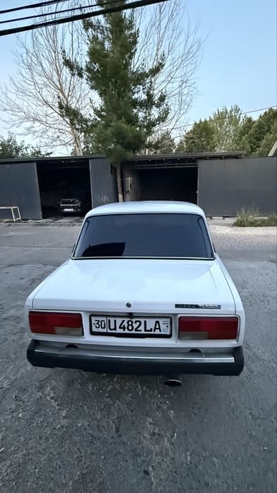 Vaz 2107 срочни сотилади