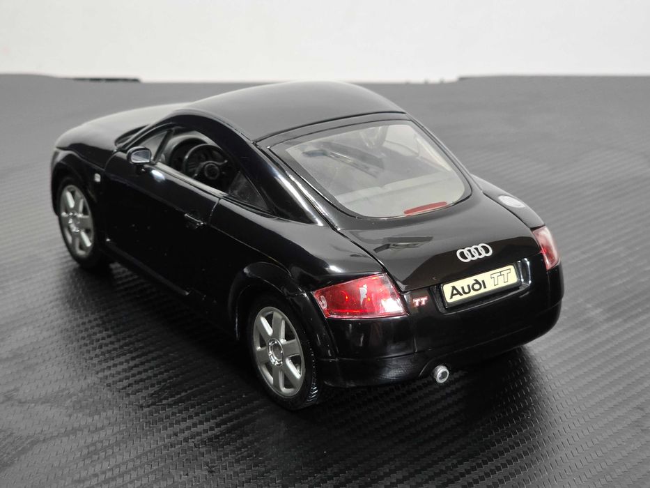 Macheta Auto 1/18 Revell Audi TT Black