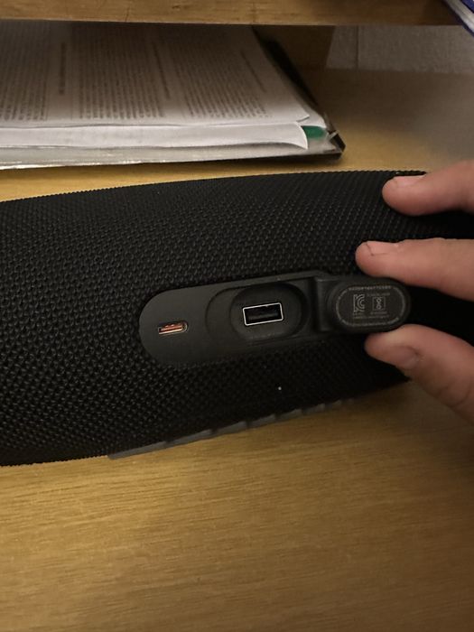 Vand boxa jbl charge 5