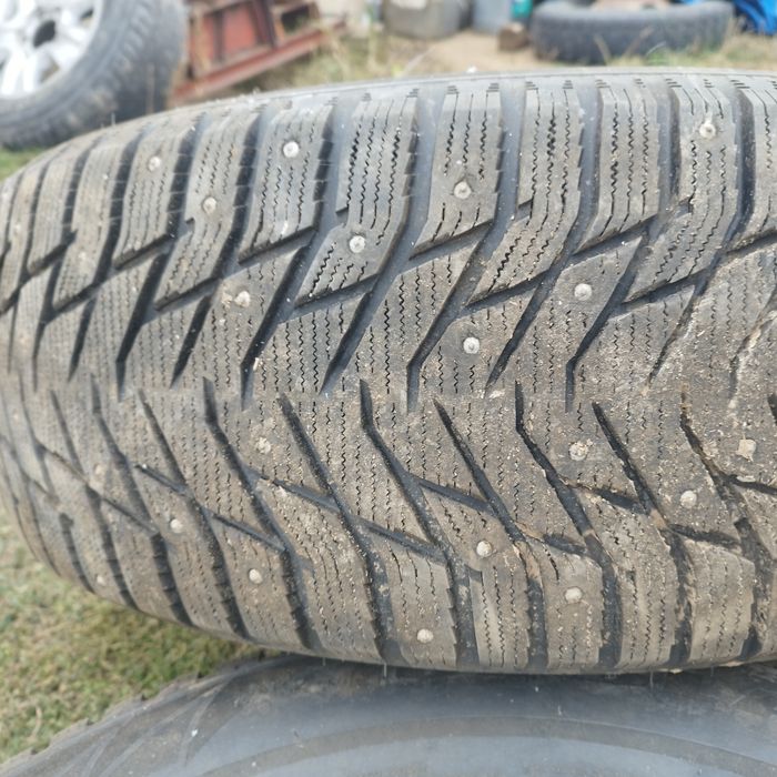 Зимние шины дисками 275/55 R20