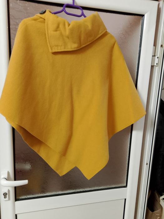 Дамско пончо цветя горчица  Ново