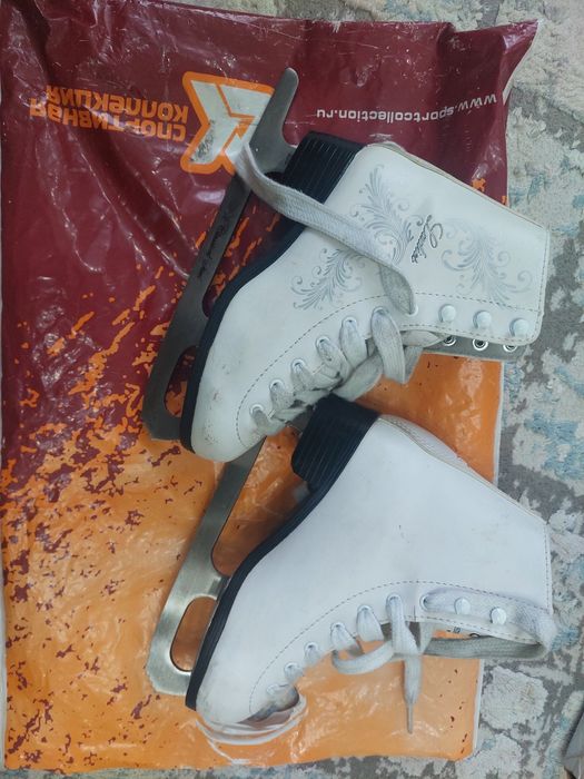 Продам коньки женские