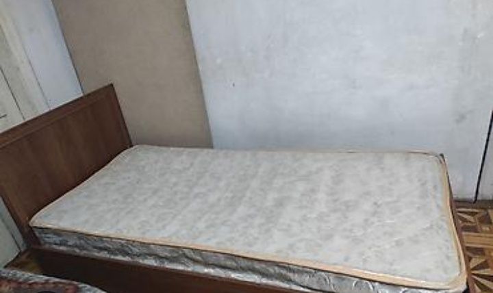Кровать, матрас, комод