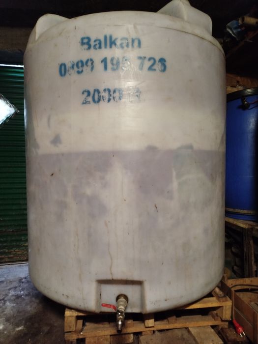 Резервоар/ бидон за течности вертикален 2000 литра