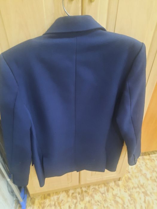 Продаются костюмы