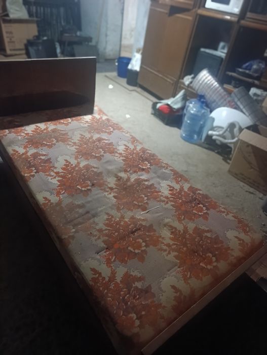 Кровать из дерева