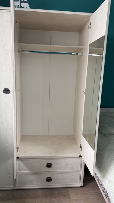 Шкаф с двумя сек