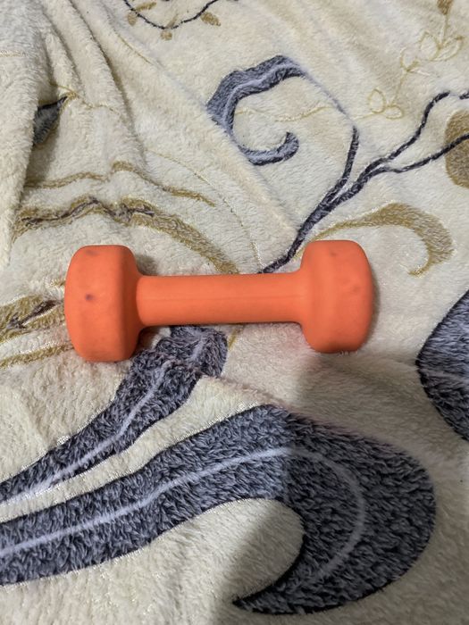 Продаю гантель 2 кг