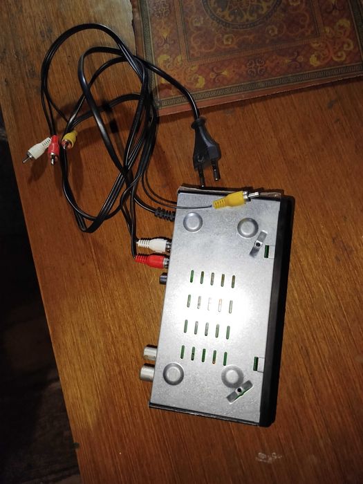 Тюнер SKYBOX, в отличном состоянии